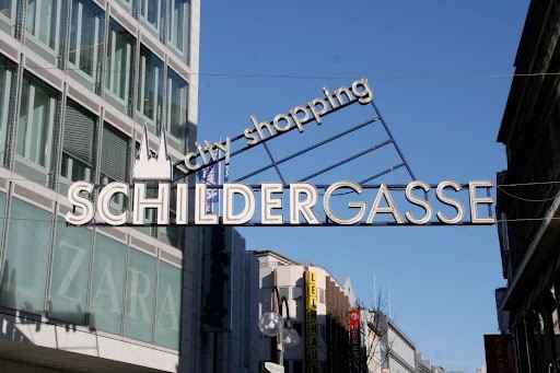 Shopping on Schildergasse
