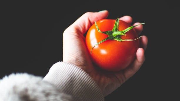 which acid present in tomato