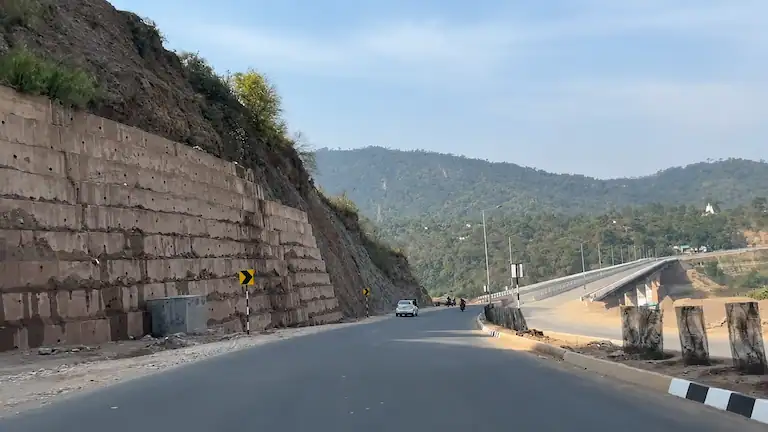 Smooth 4 lane Kiratpur to Nerchowk expressway route to Manali